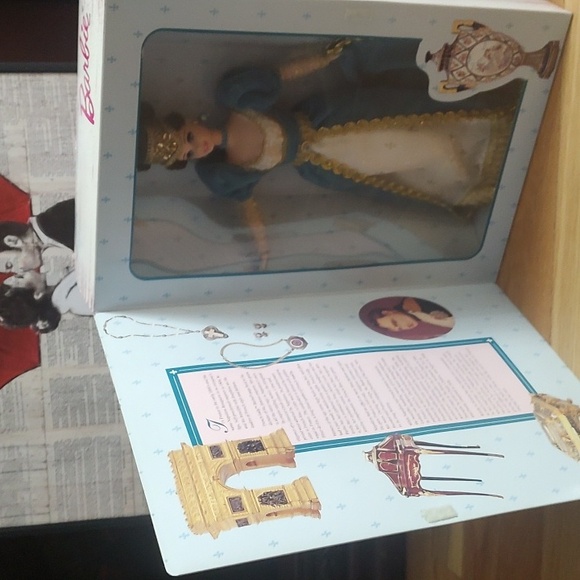 French Lady Barbie - Picture 11 of 13